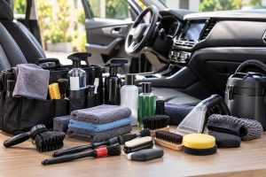 Bộ dụng cụ vệ sinh nội thất ô tô: Danh sách và cách chọn