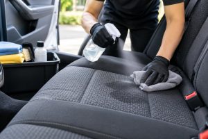 Khử mùi nước tiểu trên ghế nỉ ô tô đúng cách